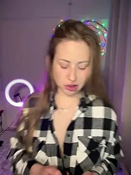 AlisaWhite online show from 7, 3, 2025