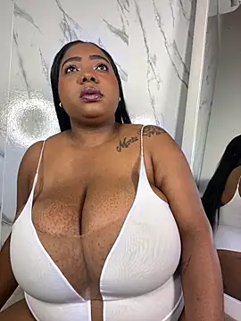 Snapshot of angelGgold chatting on 1, 12, 2025 angelGgold online show from 1, 12, 2025