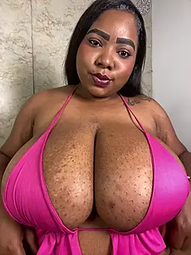 Snapshot of angelGgold chatting on 5, 4, 2026 angelGgold online show from 5, 4, 2026