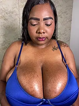 Snapshot of angelGgold chatting on 7, 4, 2026 angelGgold online show from 7, 4, 2026