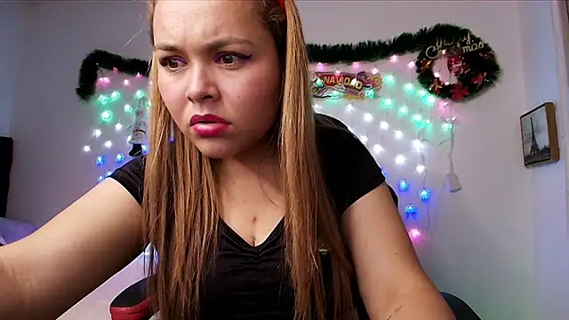 Snapshot of lili_phill chatting on 8, 12, 2024 lili phill online show from 8, 12, 2024