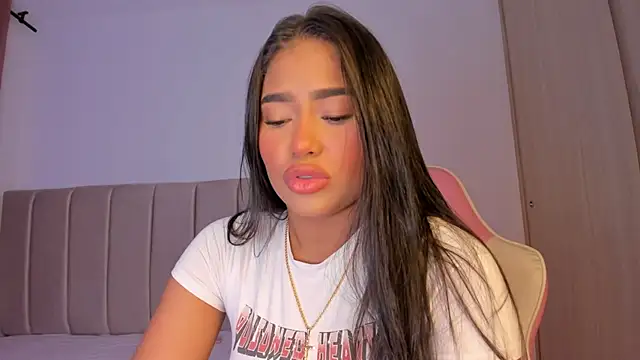 isa bunny online show from 25, 10, 2025