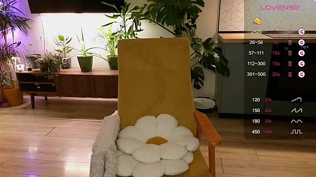 Snapshot of AliceKingsleigh chatting on 20, 2, 2025 AliceKingsleigh online show from 20, 2, 2025