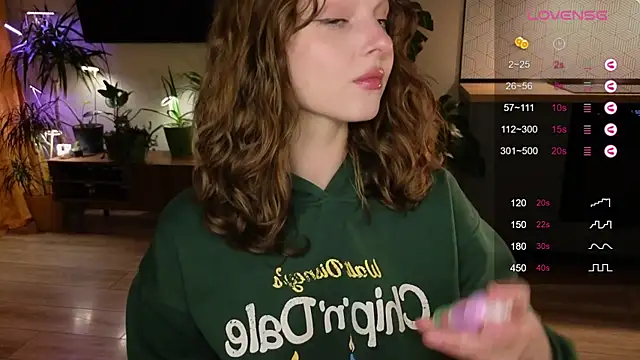 Snapshot of AliceKingsleigh chatting on 27, 2, 2025 AliceKingsleigh online show from 27, 2, 2025