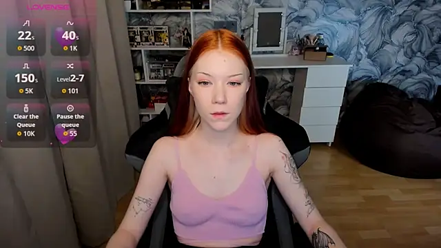 Snapshot of litl_Mia chatting on 28, 10, 2025 litl Mia online show from 28, 10, 2025