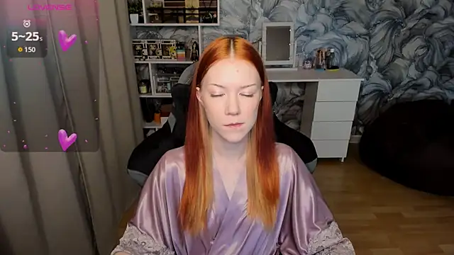 Snapshot of litl_Mia chatting on 10, 11, 2025 litl Mia online show from 10, 11, 2025