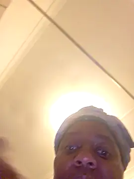 Snapshot of Galcraze chatting on 19, 12, 2025 Galcraze online show from 19, 12, 2025