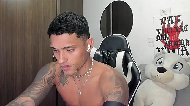 Snapshot of Alessandro_Vanni chatting on 19, 6, 2026 Alessandro Vanni online show from 19, 6, 2026