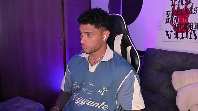 Snapshot of Alessandro_Vanni chatting on 13, 7, 2026 Alessandro Vanni online show from 13, 7, 2026