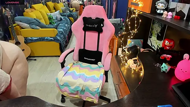 Softie Sofy online show from 4, 2, 2025