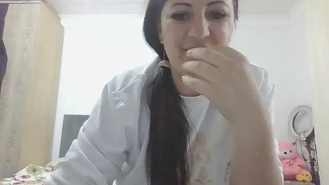 Snapshot of Naughtyredd chatting on 21, 5, 2026 Naughtyredd online show from 21, 5, 2026
