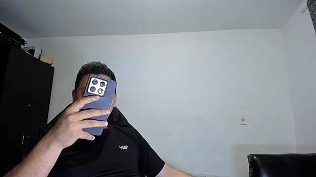 Snapshot of ares_sexxx chatting on 19, 4, 2026 ares sexxx online show from 19, 4, 2026