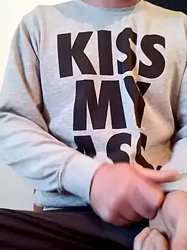 Snapshot of Rolandxxxr chatting on 4, 2, 2025 Rolandxxxr online show from 4, 2, 2025