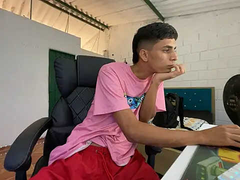 Max TheHorseDick online show from 27, 2, 2025