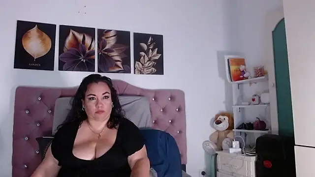 Snapshot of -helen chatting on 1, 10, 2025 -helen online show from 1, 10, 2025