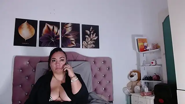 Snapshot of -helen chatting on 9, 10, 2025 -helen online show from 9, 10, 2025