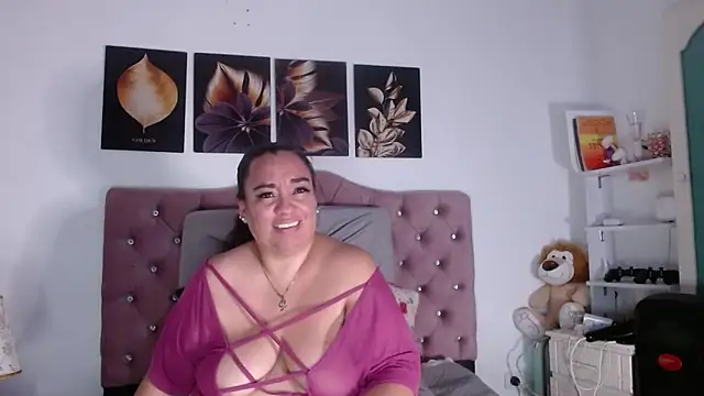 Snapshot of -helen chatting on 21, 10, 2025 -helen online show from 21, 10, 2025
