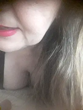 Snapshot of sua_sub_ chatting on 12, 1, 2025 sua sub  online show from 12, 1, 2025