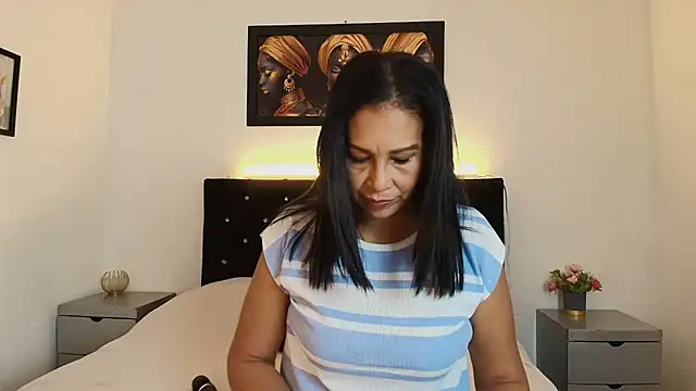 Shanon mature online show from 24, 6, 2026