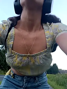 Snapshot of tinny_williams chatting on 19, 9, 2025 tinny williams online show from 19, 9, 2025