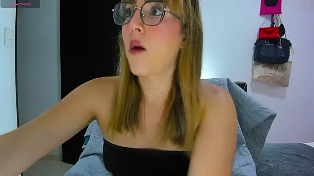 Snapshot of andrea_hills chatting on 3, 7, 2026 andrea hills online show from 3, 7, 2026