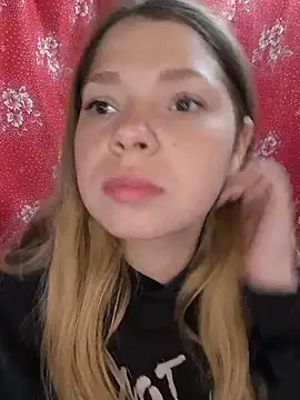 Snapshot of Zuli_Kiska chatting on 12, 5, 2026 Zuli Kiska online show from 12, 5, 2026