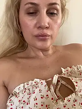 YourBlondee online show from 9, 4, 2026