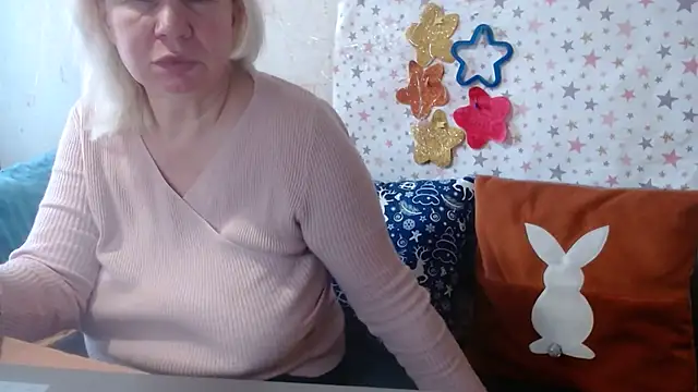 QueenLana online show from 2, 2, 2026