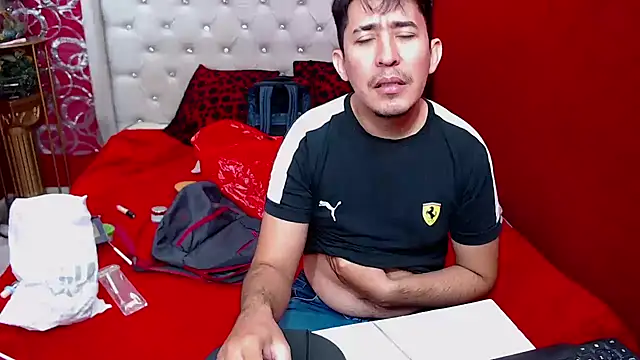 Snapshot of shannentrans chatting on 29, 11, 2025 shannentrans online show from 29, 11, 2025