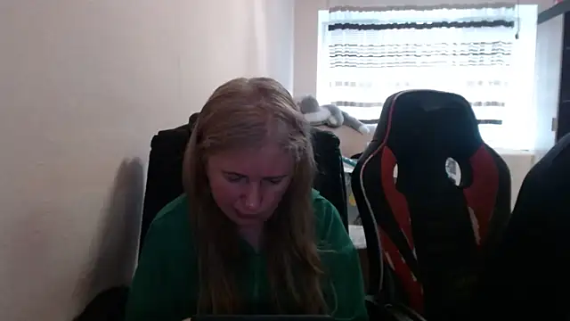 Snapshot of PeterAndJen chatting on 17, 4, 2026 PeterAndJen online show from 17, 4, 2026