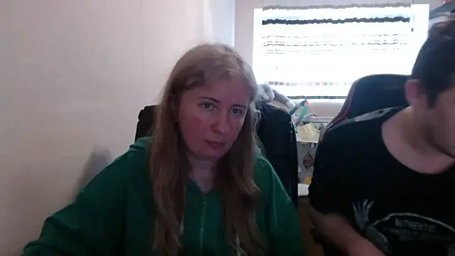 Snapshot of PeterAndJen chatting on 18, 4, 2026 PeterAndJen online show from 18, 4, 2026