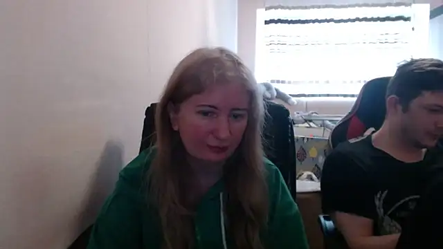 Snapshot of PeterAndJen chatting on 19, 4, 2026 PeterAndJen online show from 19, 4, 2026