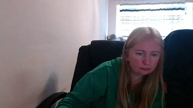 Snapshot of PeterAndJen chatting on 20, 4, 2026 PeterAndJen online show from 20, 4, 2026