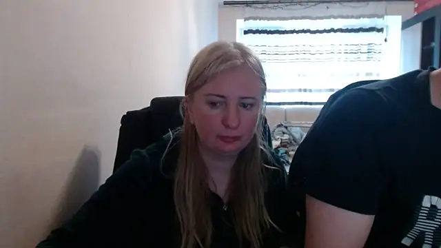 Snapshot of PeterAndJen chatting on 25, 4, 2026 PeterAndJen online show from 25, 4, 2026