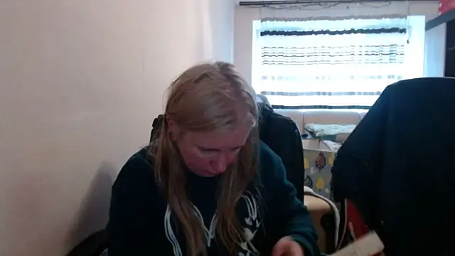 Snapshot of PeterAndJen chatting on 27, 4, 2026 PeterAndJen online show from 27, 4, 2026