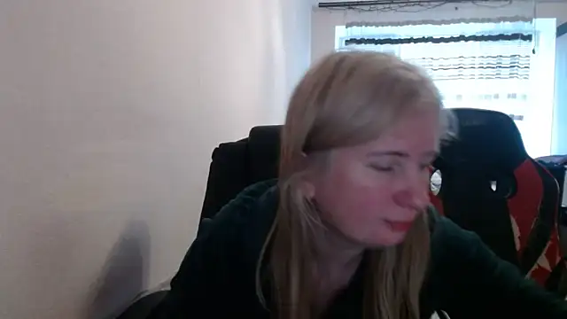 Snapshot of PeterAndJen chatting on 3, 5, 2026 PeterAndJen online show from 3, 5, 2026