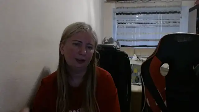 Snapshot of PeterAndJen chatting on 9, 5, 2026 PeterAndJen online show from 9, 5, 2026