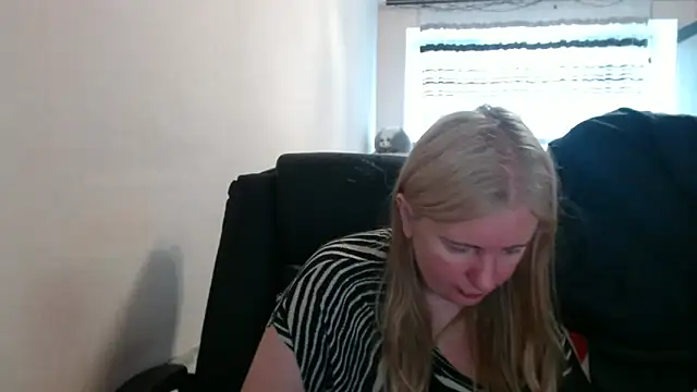 Snapshot of PeterAndJen chatting on 11, 5, 2026 PeterAndJen online show from 11, 5, 2026