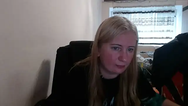 Snapshot of PeterAndJen chatting on 12, 5, 2026 PeterAndJen online show from 12, 5, 2026