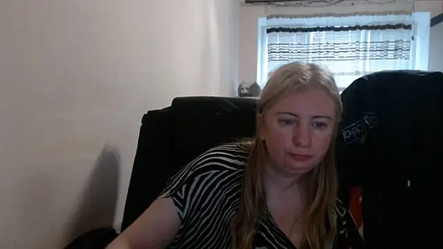 Snapshot of PeterAndJen chatting on 13, 5, 2026 PeterAndJen online show from 13, 5, 2026