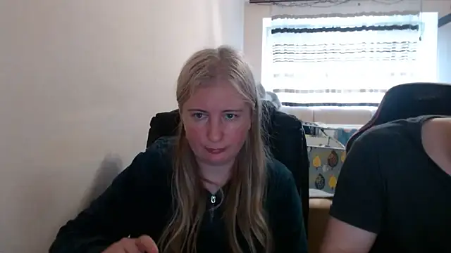 Snapshot of PeterAndJen chatting on 13, 5, 2026 PeterAndJen online show from 13, 5, 2026