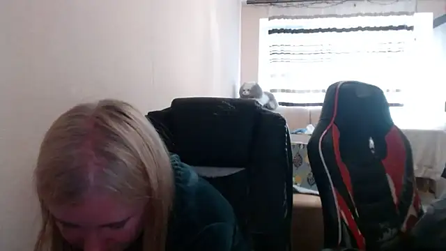Snapshot of PeterAndJen chatting on 14, 5, 2026 PeterAndJen online show from 14, 5, 2026