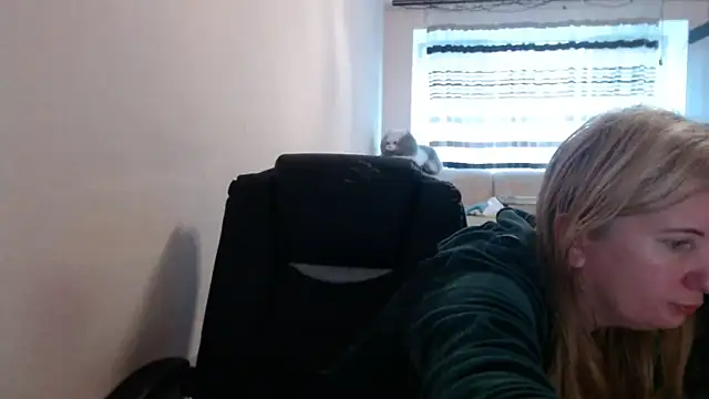 Snapshot of PeterAndJen chatting on 16, 5, 2026 PeterAndJen online show from 16, 5, 2026