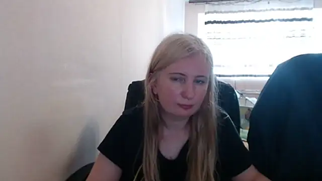 Snapshot of PeterAndJen chatting on 18, 5, 2026 PeterAndJen online show from 18, 5, 2026