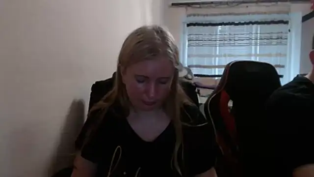 Snapshot of PeterAndJen chatting on 20, 5, 2026 PeterAndJen online show from 20, 5, 2026