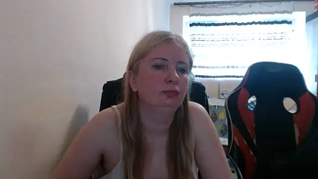 Snapshot of PeterAndJen chatting on 23, 5, 2026 PeterAndJen online show from 23, 5, 2026