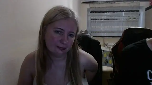 Snapshot of PeterAndJen chatting on 24, 5, 2026 PeterAndJen online show from 24, 5, 2026