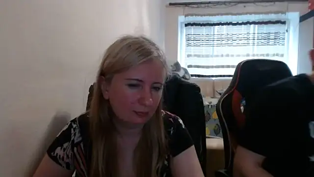 Snapshot of PeterAndJen chatting on 27, 5, 2026 PeterAndJen online show from 27, 5, 2026