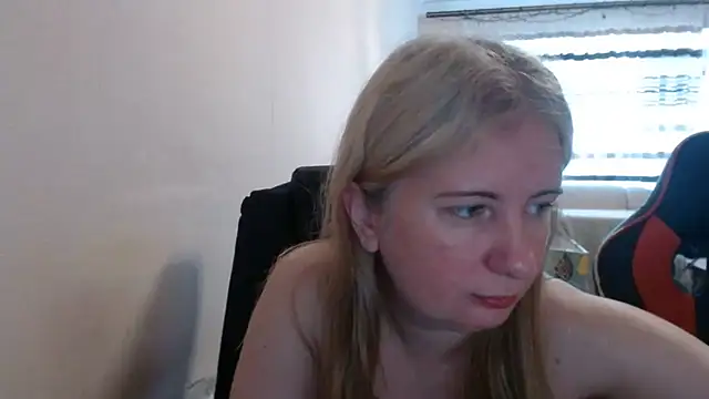Snapshot of PeterAndJen chatting on 25, 6, 2026 PeterAndJen online show from 25, 6, 2026