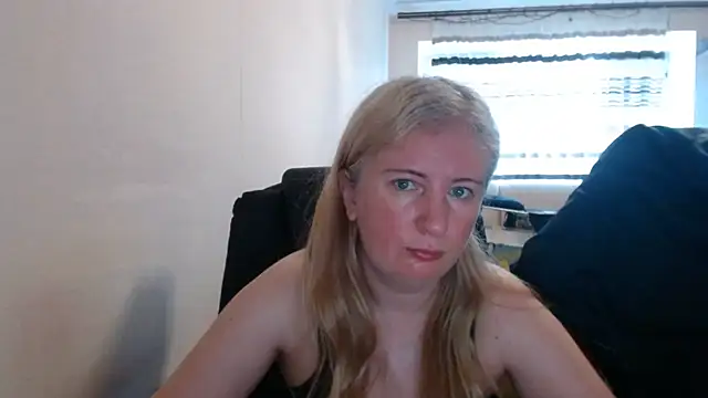 Snapshot of PeterAndJen chatting on 29, 6, 2026 PeterAndJen online show from 29, 6, 2026